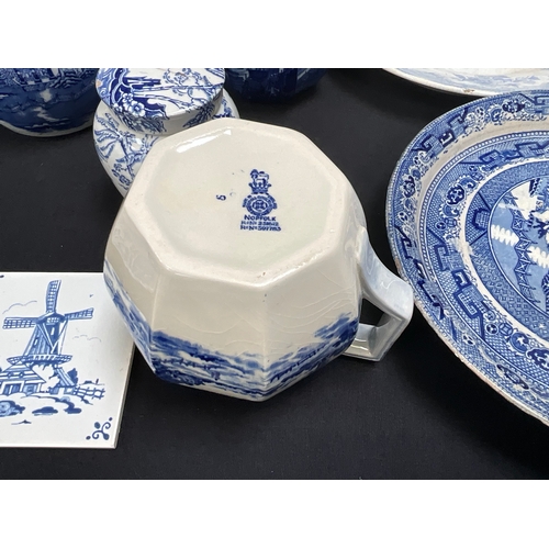 15 - BOX OF BLUE & WHITE CHINA TO INCLUDE MEAT PLATES, COMPORT GINGER JARS - A/F