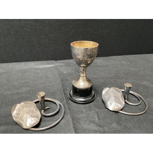 168 - QTY OF PLATED WARE TO INCLUDE PAIR OF MAPPIN & WEBB CANDLESTICKS, PAIR OF BINOCULARS, SILVER CUBIC Z... 