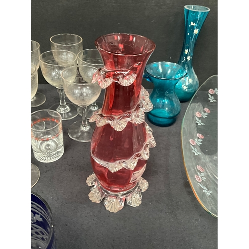 101 - 2 BOXES OF GLASSWARE TO INCLUDE BLUE ETCHED BOHEMIAN GLASS AND CRANBERRY GLASS, ETCHED DRINKING GLAS... 