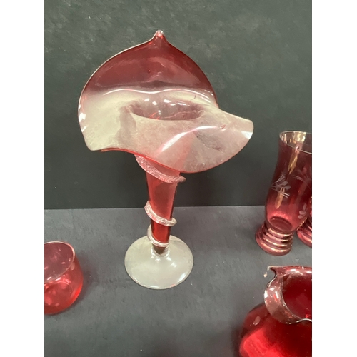 107 - COLLECTION CRANBERRY GLASS TO INCLUDE JUGS, PULPIT VASE - SOME A/F