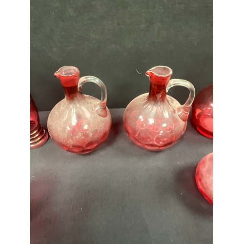 107 - COLLECTION CRANBERRY GLASS TO INCLUDE JUGS, PULPIT VASE - SOME A/F