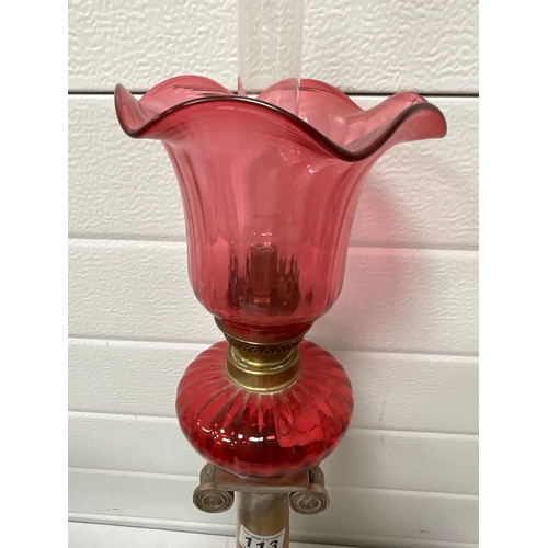 113 - BRASS COLUMN CRANBERRY GLASS OIL LAMP - COMPLETE H25