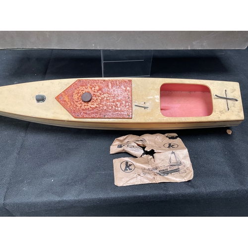 185A - SMALL WOODEN MOTORISED BOAT L12