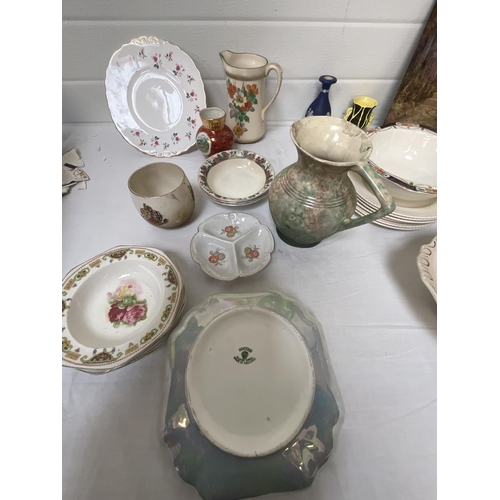 142 - 4 BOXES OF CHINA TO INCLUDE CROWN DUCAL, BLUE & WHITE, WEDGEWOOD A/F, ETC