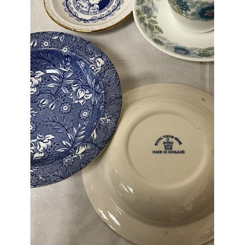 142 - 4 BOXES OF CHINA TO INCLUDE CROWN DUCAL, BLUE & WHITE, WEDGEWOOD A/F, ETC