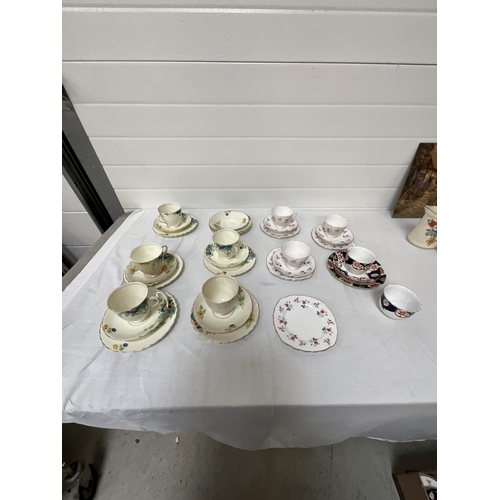 142 - 4 BOXES OF CHINA TO INCLUDE CROWN DUCAL, BLUE & WHITE, WEDGEWOOD A/F, ETC