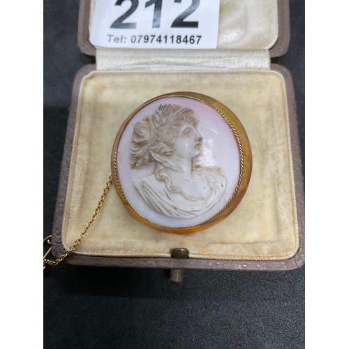 212 - 9CT STAMPED CASED CAMEO BROOCH TOTAL WEIGHT 12G