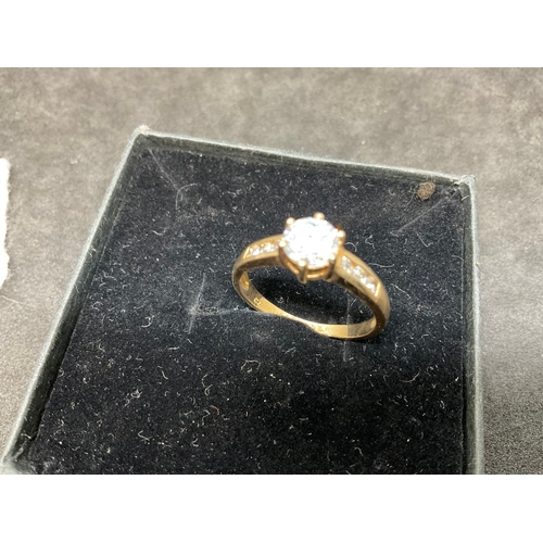 217 - 9CT GOLD HALLMARKED RING SET WITH CUBIC ZIRCONIA - 2.6G TOTAL WEIGHT