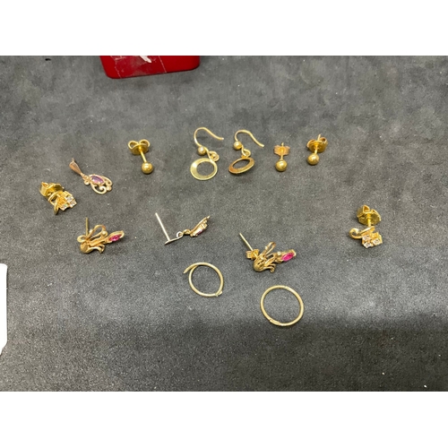 232 - QTY OF UNTESTED & SOME UNMARKED YELLOW METAL EARRINGS