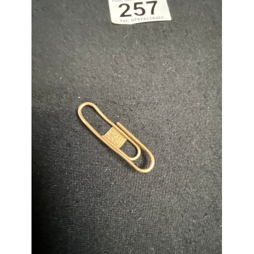 257 - HALLMARKED 9CT TIE CLIP TOTAL WEIGHT 3.8G