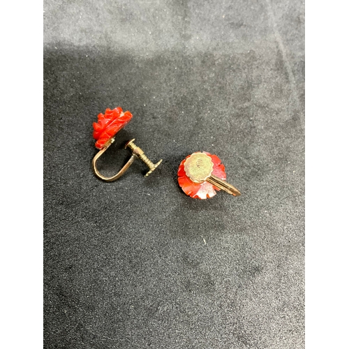 265 - PAIR OF SCREWBACK COLLAR AND YELLOW METAL CORAL EARRINGS