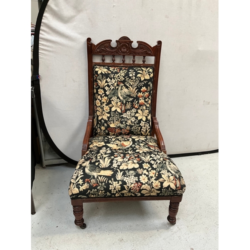 278 - EDWARDIAN UPHOLSTERED NURSING CHAIR ON ORIGINAL CASTORS H40