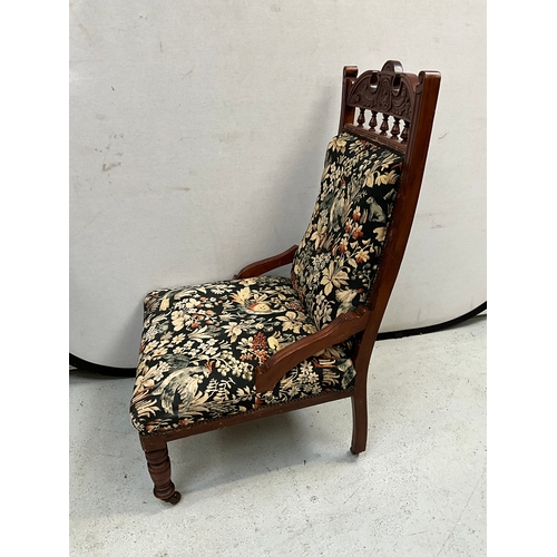 278 - EDWARDIAN UPHOLSTERED NURSING CHAIR ON ORIGINAL CASTORS H40