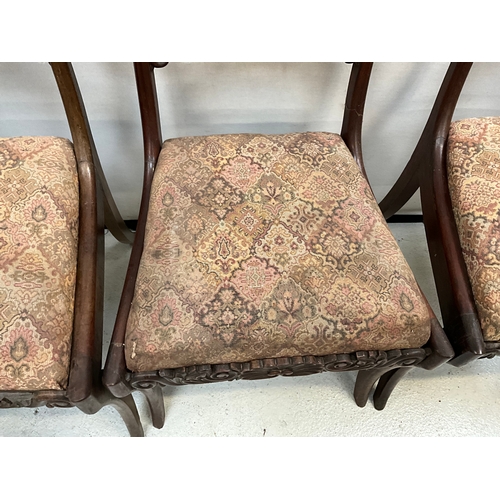 286 - 6 VICTORIAN MAHOGANY DINING CHAIRS WITH UPHOLSTERED SEAT PADS TO INCLUDE SINGLE CARVER A/F