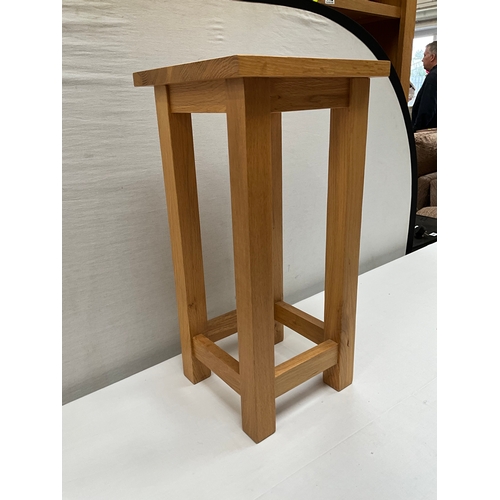 297 - MODERN SMALL OAK LAMP TABLE 22