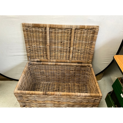 311 - LARGE WICKER BASKET H20