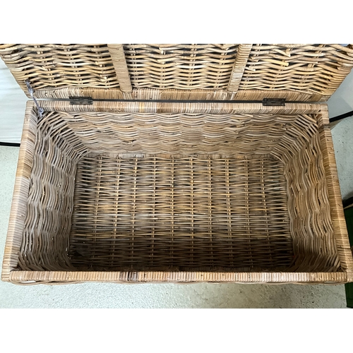 311 - LARGE WICKER BASKET H20