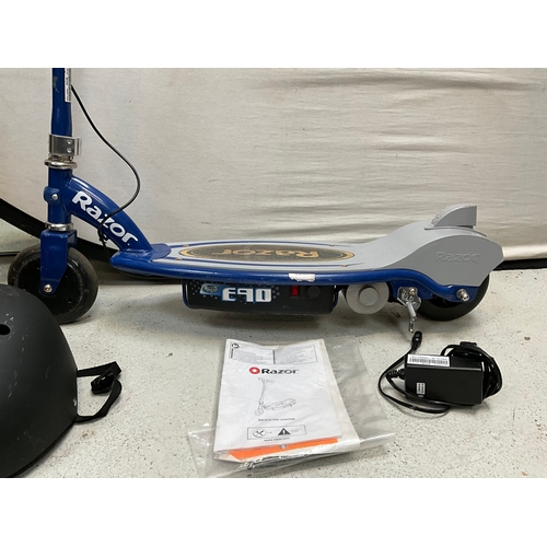 313 - **LOT WITHDRAWN NOT CHARGING** RAZOR ELECTRIC SCOOTER TO INCLUDE CHARGER AND HELMET