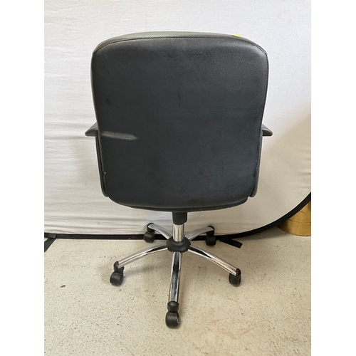 315 - LEATHER SWIVEL OFFICE CHAIR