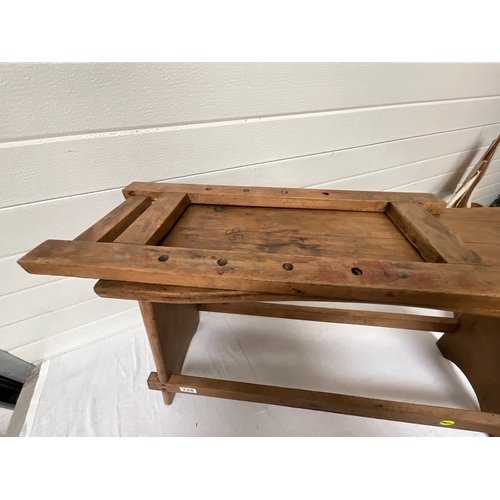 328 - BENCH ARTISTS EASEL EXT UP H42.5