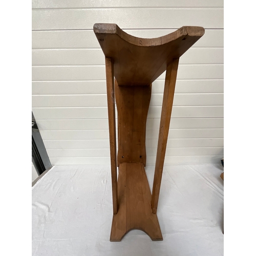 328 - BENCH ARTISTS EASEL EXT UP H42.5