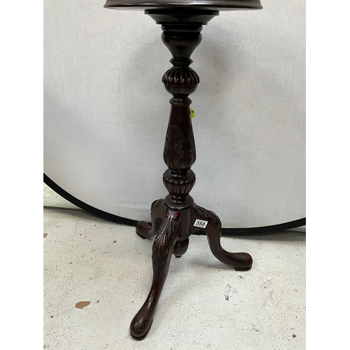 358 - VICTORIAN MAHOGANY PEDESTAL TRIPOD TABLE CARVED LEAF DECORATION A/F H31