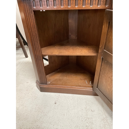 381 - PRIORY OAK CORNER CABINET WITH LEADED GLASS DOOR TO TOP H66