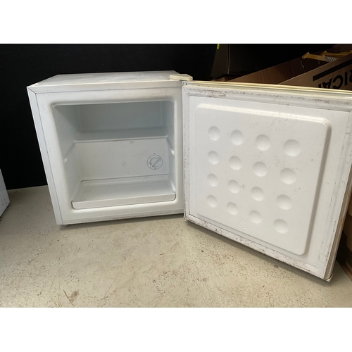 383 - TABLE TOP ELECTRIC FREEZER H19