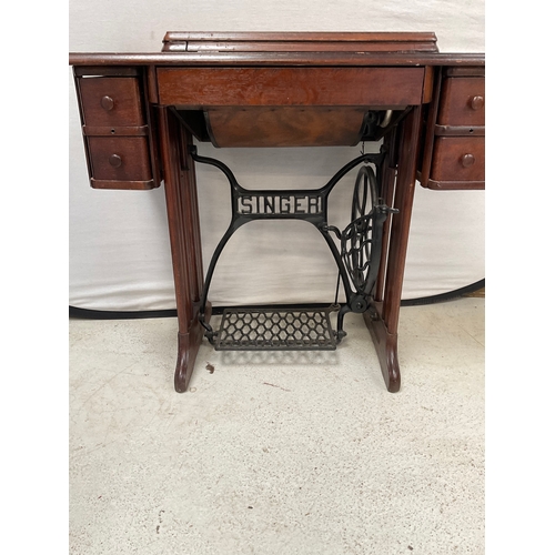 385 - VINTAGE TREADLE SEWING MACHINE TABLE H32.5