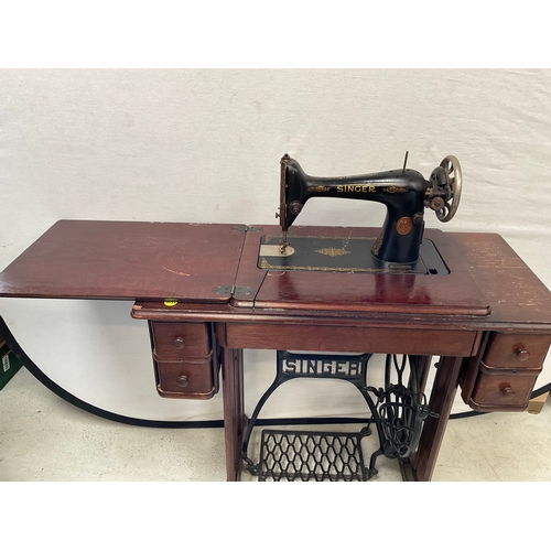 385 - VINTAGE TREADLE SEWING MACHINE TABLE H32.5