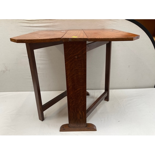 386 - VINTAGE MINIATURE OAK DROP LEAF GATELEG TABLE H23.5