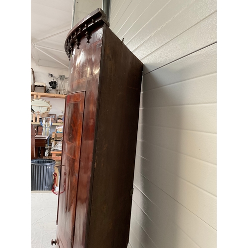 389 - GEORGIAN MAHOGANY INLAID BOW FRONTED HANGING CORNER CABINET WIHT DRAWER TO BASE FITTED WITH SHELVES ... 