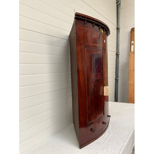 389 - GEORGIAN MAHOGANY INLAID BOW FRONTED HANGING CORNER CABINET WIHT DRAWER TO BASE FITTED WITH SHELVES ... 