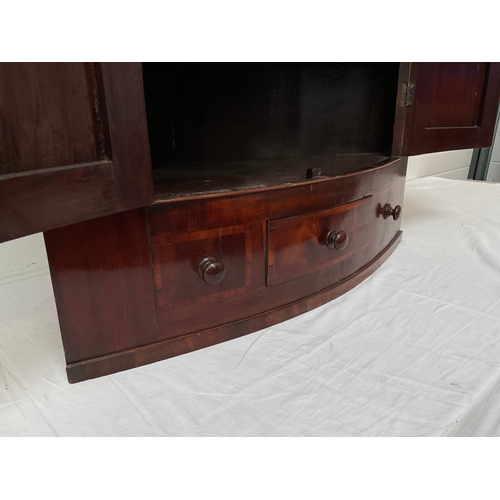 389 - GEORGIAN MAHOGANY INLAID BOW FRONTED HANGING CORNER CABINET WIHT DRAWER TO BASE FITTED WITH SHELVES ... 