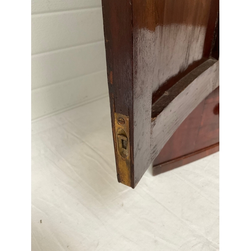 389 - GEORGIAN MAHOGANY INLAID BOW FRONTED HANGING CORNER CABINET WIHT DRAWER TO BASE FITTED WITH SHELVES ... 