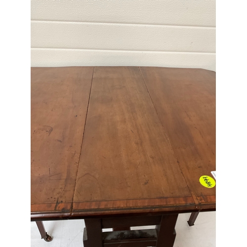 390 - EDWARDIAN MAHOGANY CROSS BANDED SUTHERLAND TABLE WITH LAYER ENDS H26