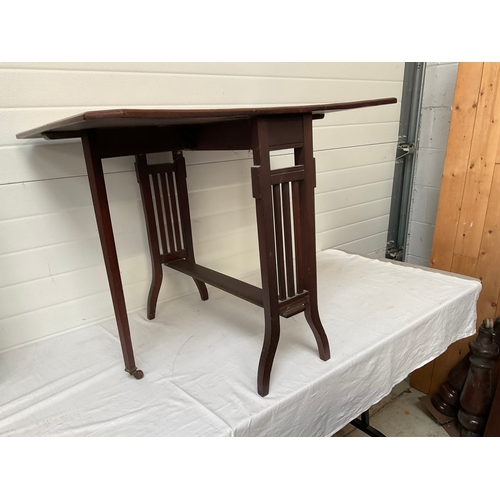 390 - EDWARDIAN MAHOGANY CROSS BANDED SUTHERLAND TABLE WITH LAYER ENDS H26