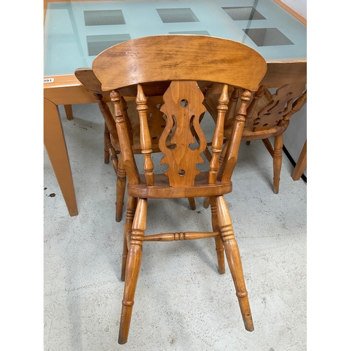 391 - MODERN GLASS TOPPED KITCHEN TABLE AND 4 FIDDLEBACK BEECH FARMHOUSE CHAIRS H29