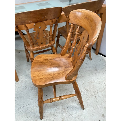 391 - MODERN GLASS TOPPED KITCHEN TABLE AND 4 FIDDLEBACK BEECH FARMHOUSE CHAIRS H29