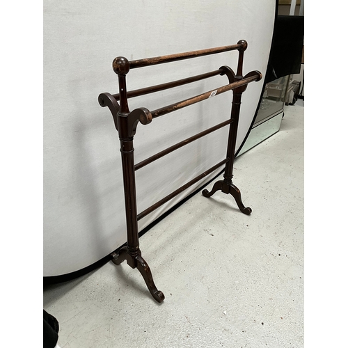 401 - VICTORIAN MAHOGANY TOWEL RAIL H34