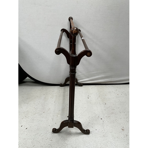 401 - VICTORIAN MAHOGANY TOWEL RAIL H34