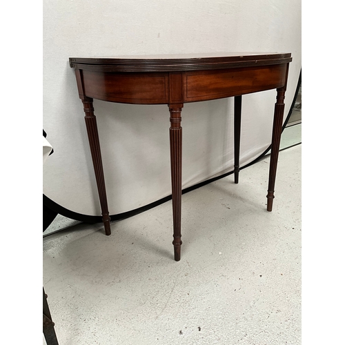 402 - GEORGE III MAHOGANY FOLDING TOPPED TEA TABLE ON REEDED LEGS H28