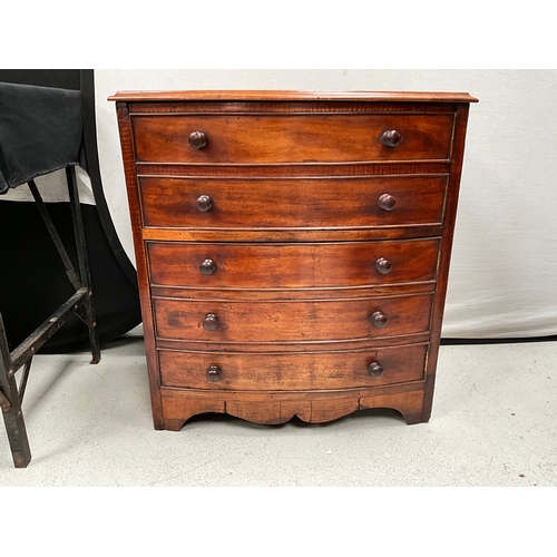 404 - GEORGIAN MAHOGANY BOW FRONTED IMITATION CHEST OF DRAWERS CONVERTED TO A DRINKS CABINET H29