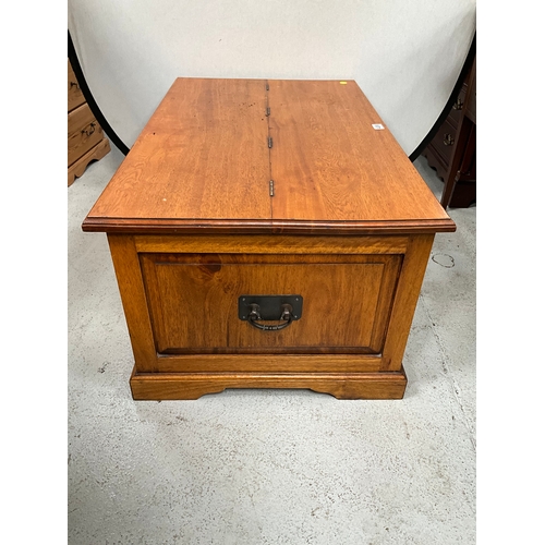 409 - VINTAGE PANELLED OAK COFFE TABLE WITH STORAGE H19