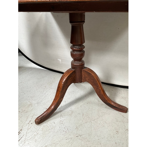 411 - GEORGIAN MAHOGANY TRIPOD PEDESTAL TABLE H28