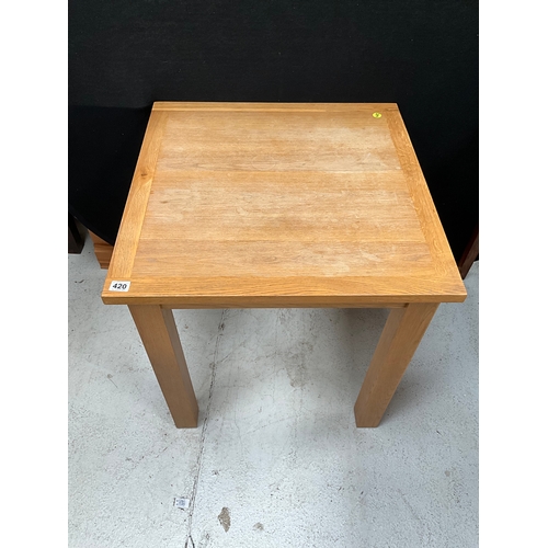 420 - MODERN OAK KITCHEN TABLE H31