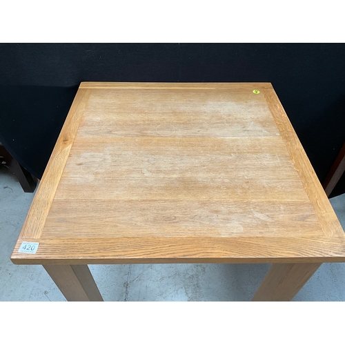 420 - MODERN OAK KITCHEN TABLE H31