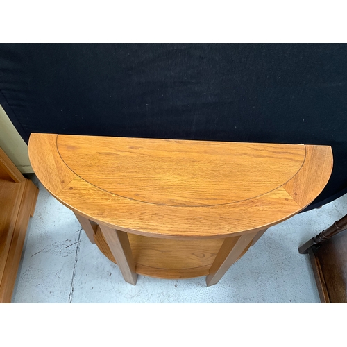 421 - MODERN OAK HALF MOON HALL TABLE H32