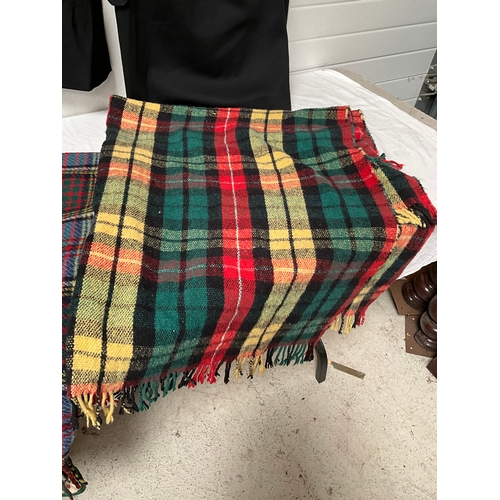 431 - BOX WITH QUILT AND TARTAN BLANKETS