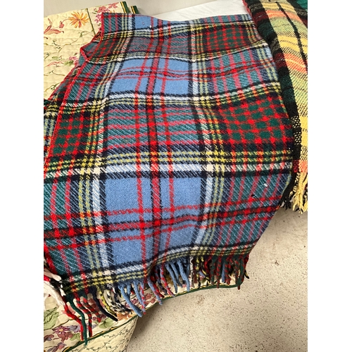 431 - BOX WITH QUILT AND TARTAN BLANKETS